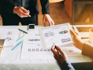 What Is a Junior Financial Analyst? UK Career Guide & Job Details